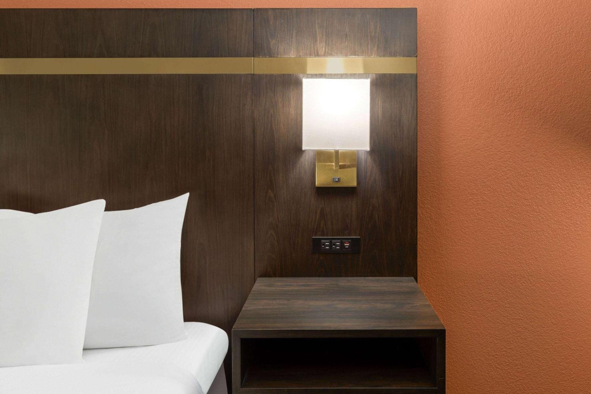 La Quinta By Wyndham Hotel Olathe